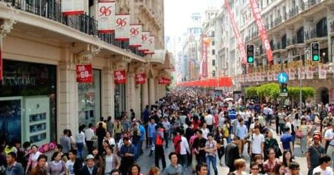 上半年消费力十强城市：上海5670亿元最壕 人均可支配收入2.9万