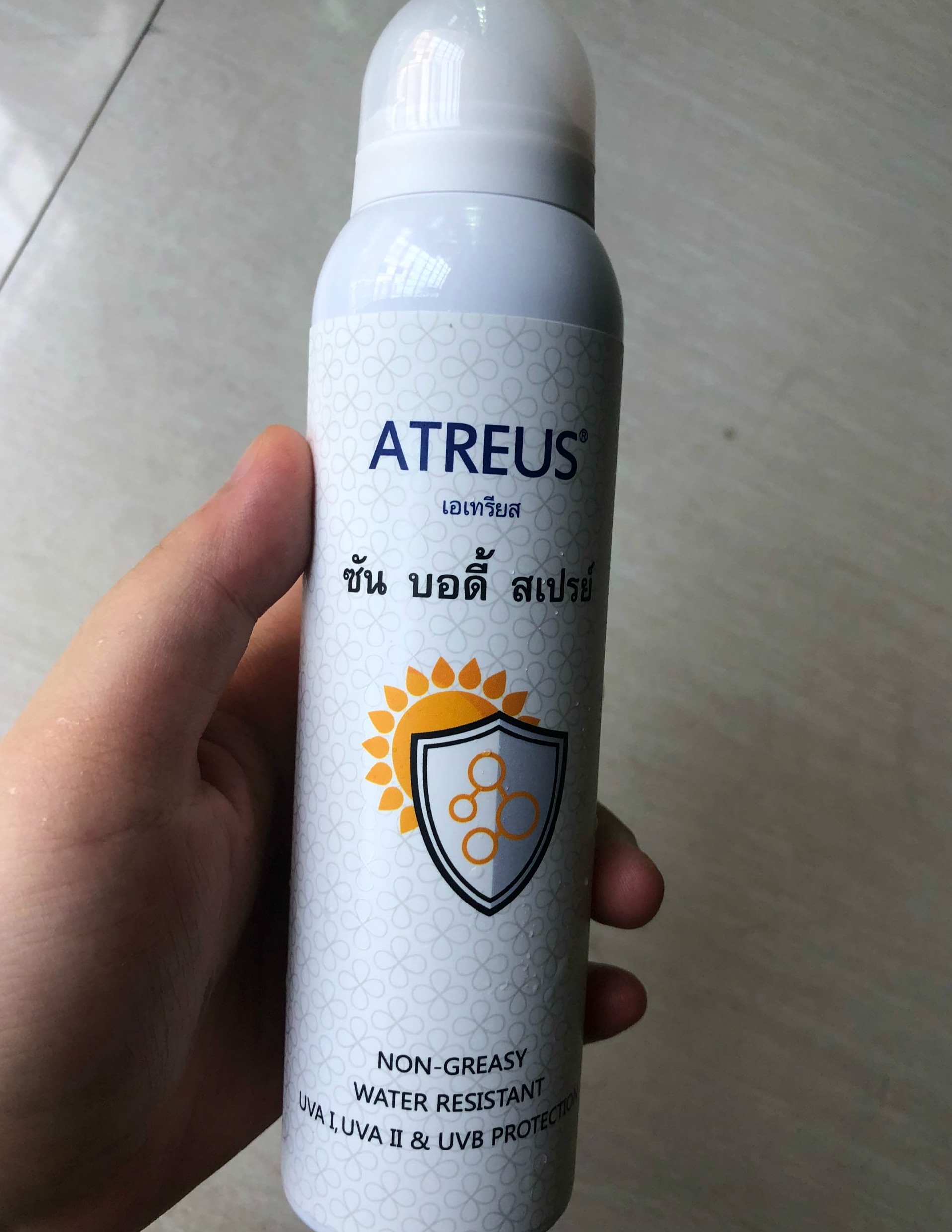 泰国阿特柔斯atreus防晒喷雾好用吗可以喷上脸防水吗，牛奶美女使用测评
